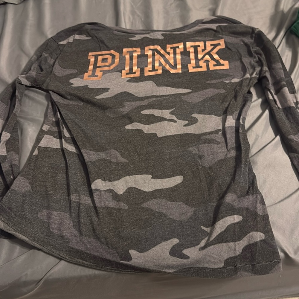 Victoria Secret PINK grey camo campus longsleeve. 
Size XS